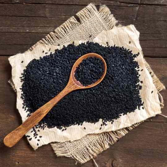 Semillas de comino negro, aportan vitaminas, mineras y enzimas de gran beneficio para el organismo